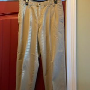 Mens Chaps Pleated Khaki Pants Size 33 x 30 Great Condition
